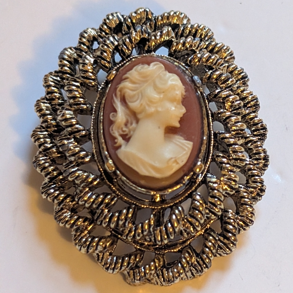 Vintage Cameo brooch signed by Gerry's